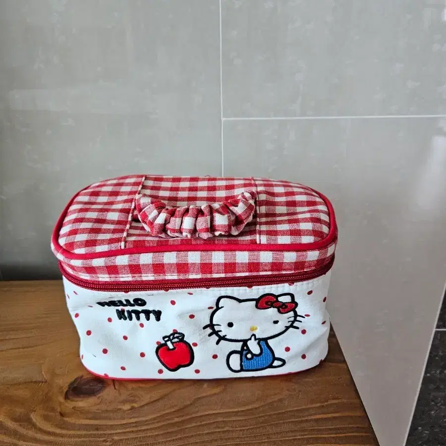 헬로키티 빨강 체크 파우치