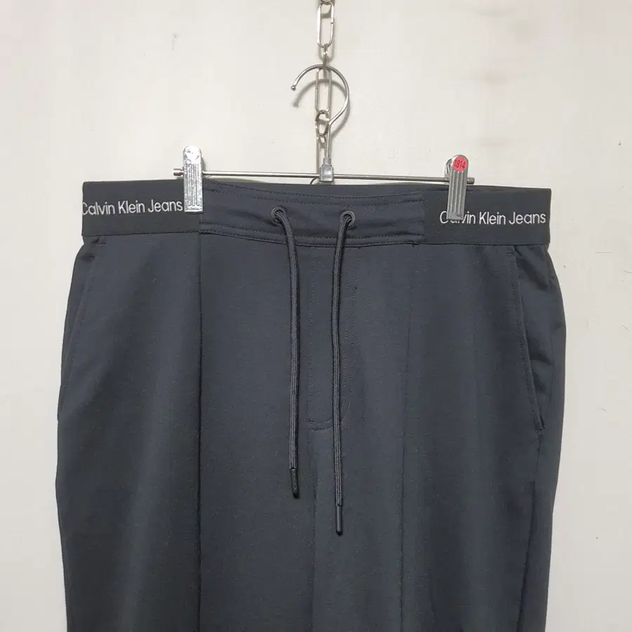 1814) 캘빈클라인 진스 남성 트레이닝 바지 22년식