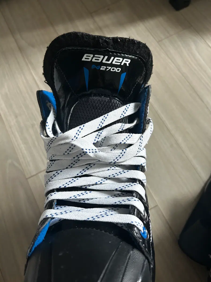 Bauer x 2700 스케이트