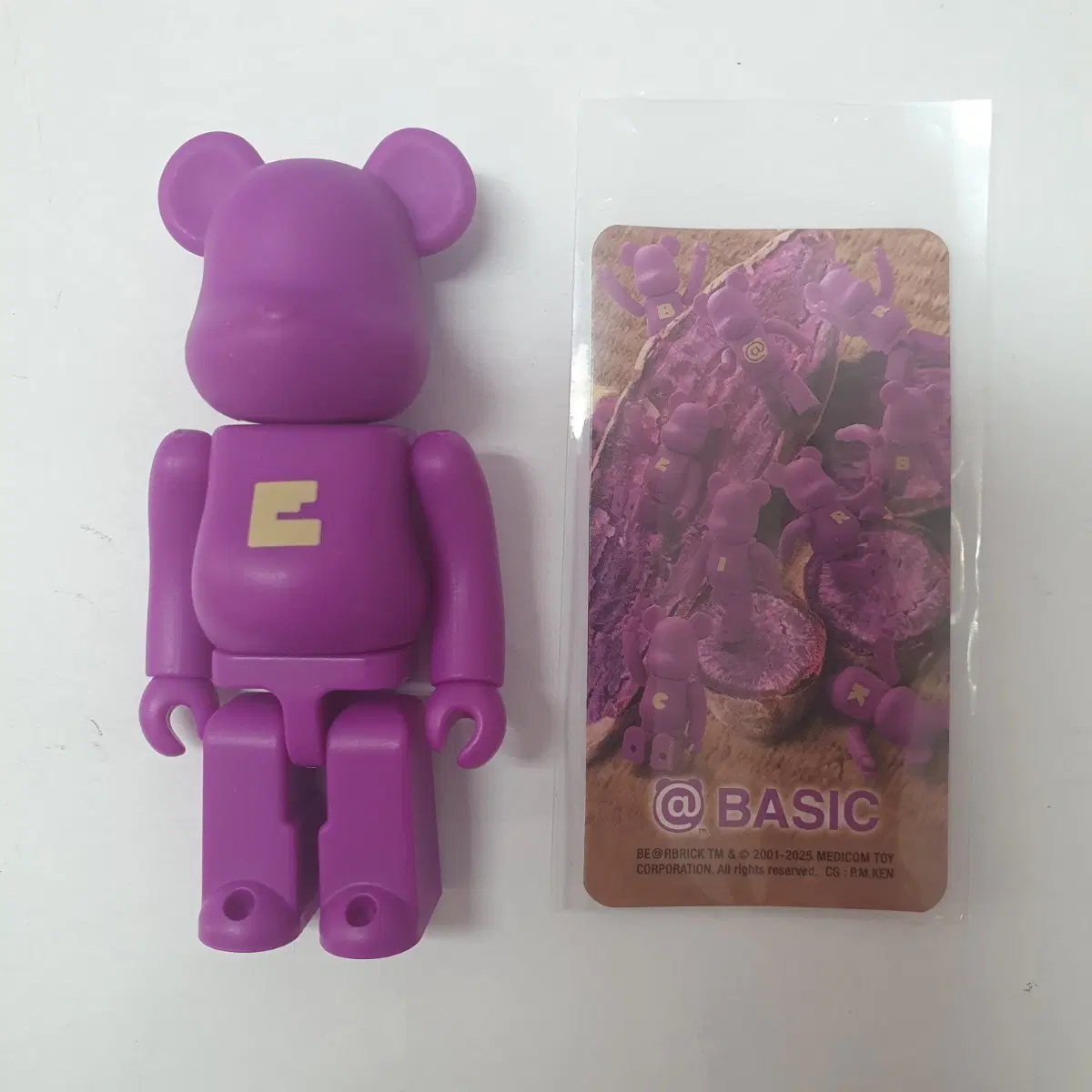 베어브릭 50탄 베이집 e