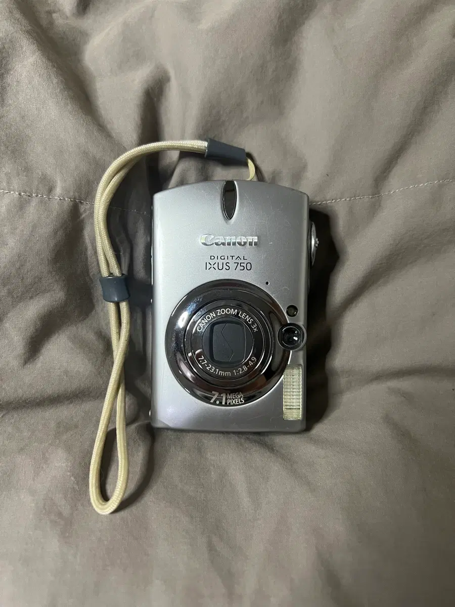Canon IXUS 750 / IXY 700 / SD550 Canon ixus750 ixy700 digital camera