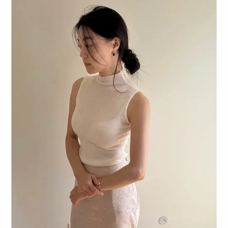 누드클래식 에끌라 하프 니트