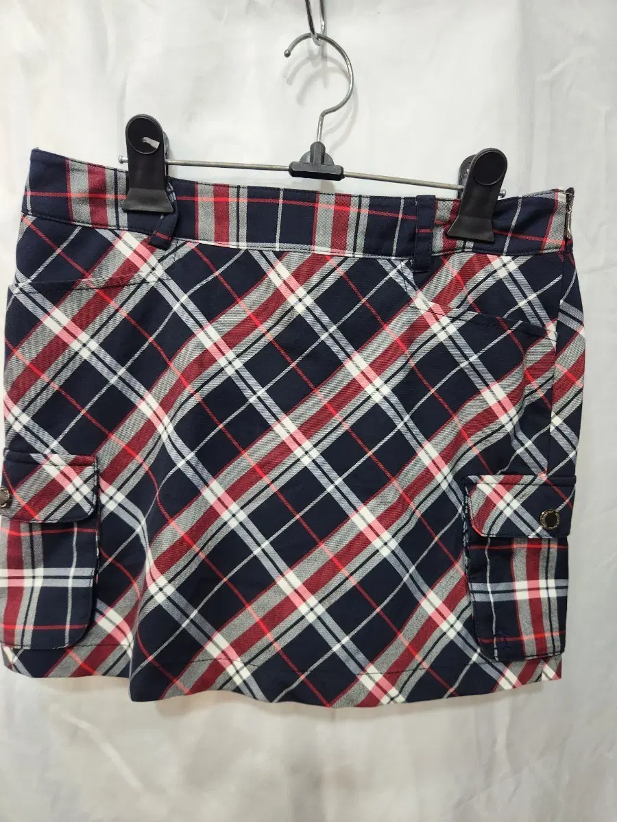 먼싱웨어 체크 골프 치마