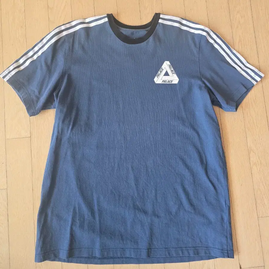 팔라스 아디다스 티셔츠 (Palace Adidas)