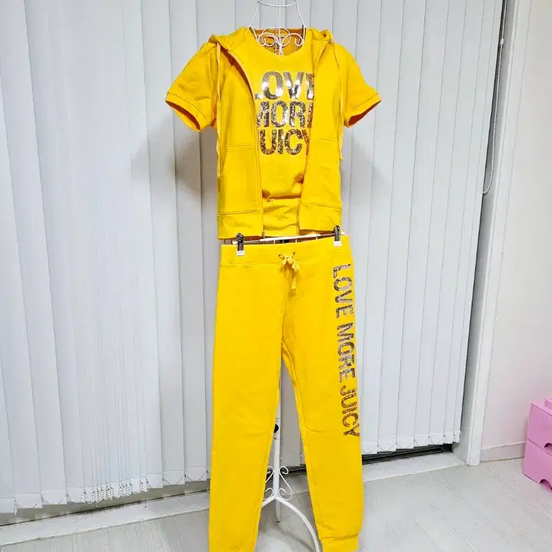 juicy couture 3 pieces 세트 (티셔츠 + 상의 + 하의)