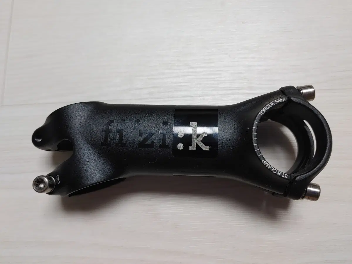 상태상급 피직(fizik) 시라노 R1 스템 100미리 20도 팝니다.(택포 6만)