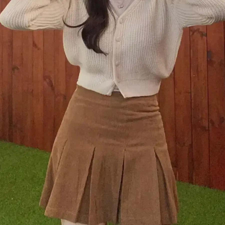 베이지 가디건 브라운 플리츠 스커트