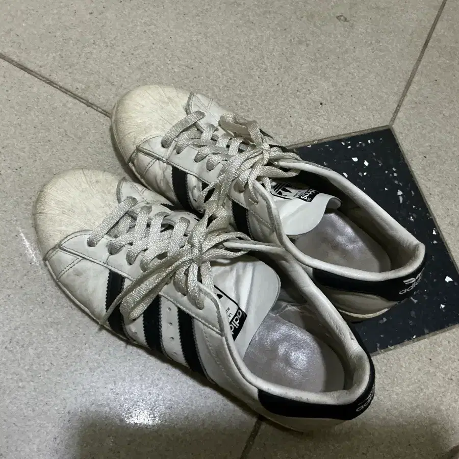 아디다스 슈퍼스타 82 270