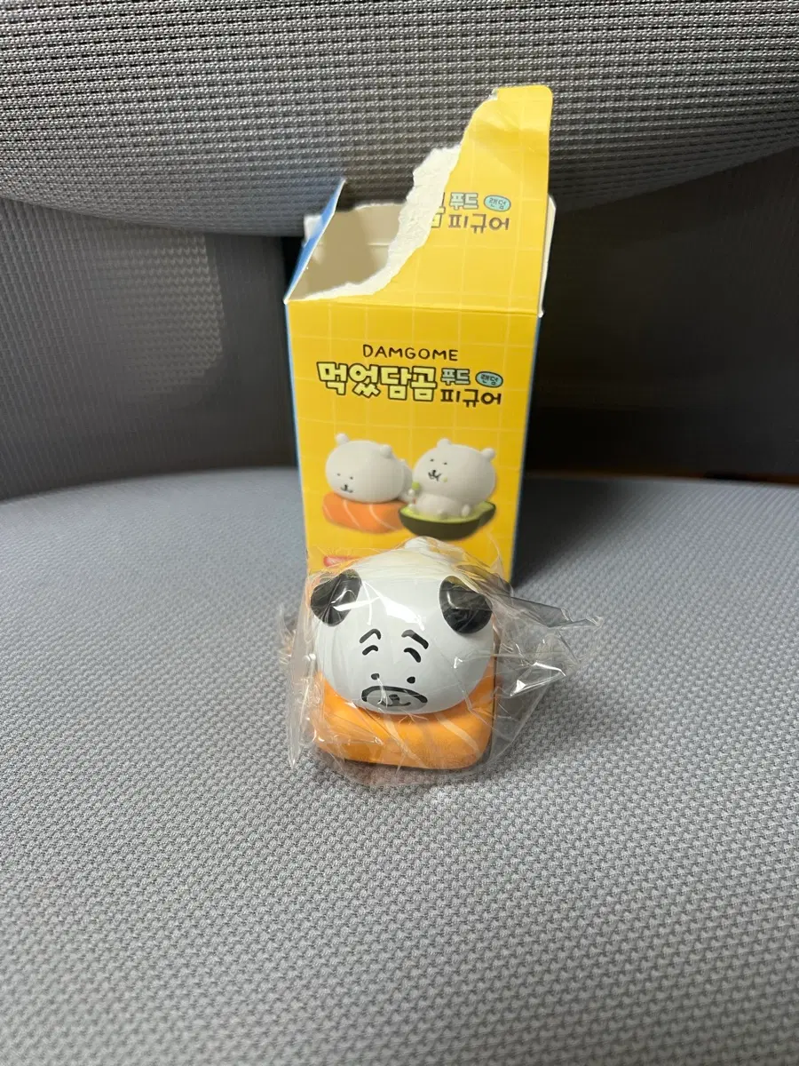 먹었담곰 퍼그 연어 피규어 팝니당