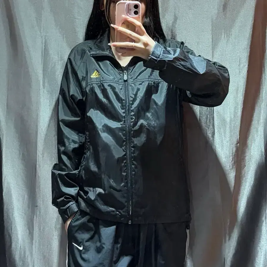 M ADIDAS 아디다스 골드 삼선로고 블랙 바람막이