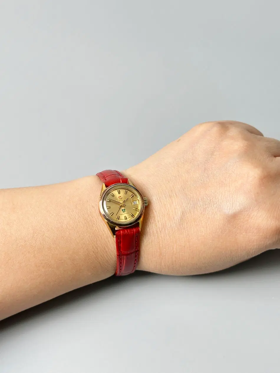 라도 (RADO) 1960~70's 스위스 그린호스 (Green Horse) 여성용 오토매틱 골드 시계 (레드 가죽 스트랩)