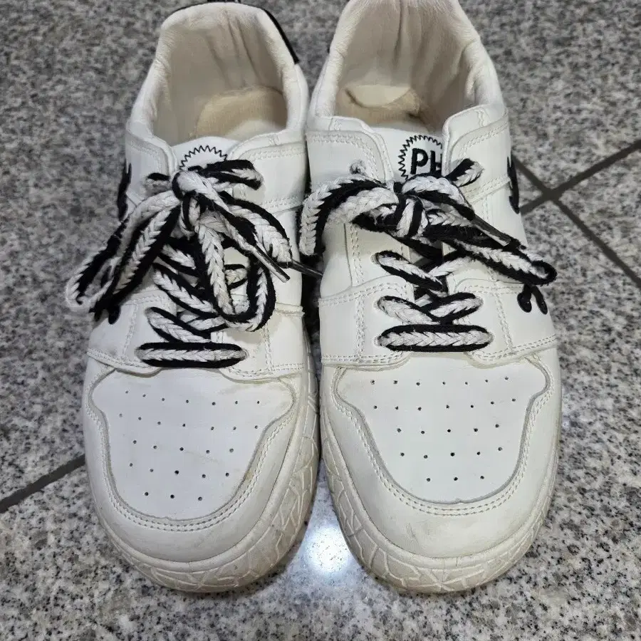 화이트 블랙 운동화