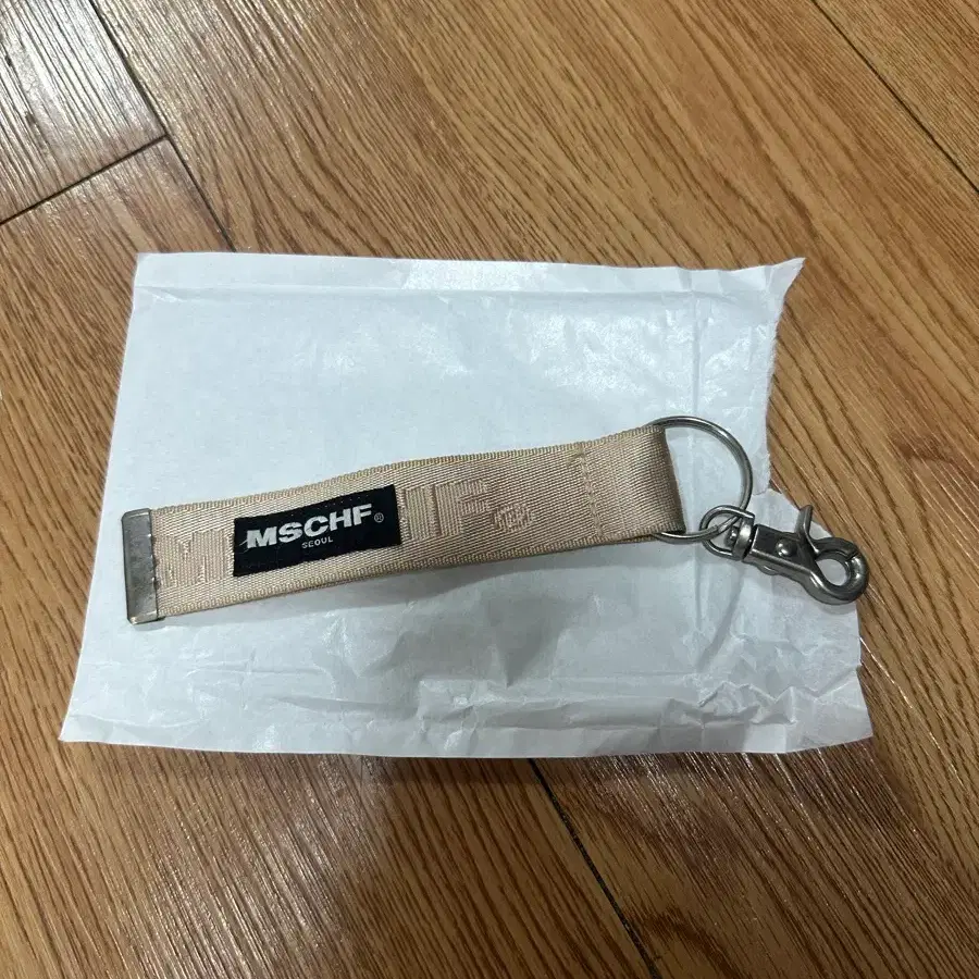 MSCHF 키링 베이지
