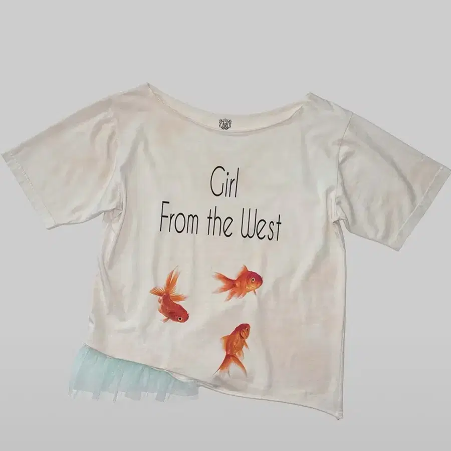 sculptor Wander Girl Off-Shoulder Tee Dirty White