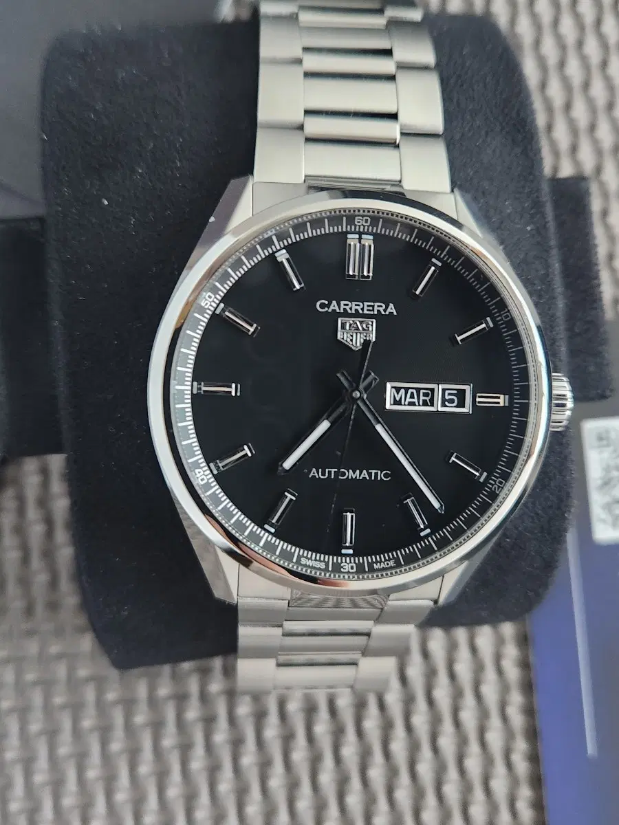 태그호이어 까레라 2025년 데이데이트 41mm 블랙 오토매틱