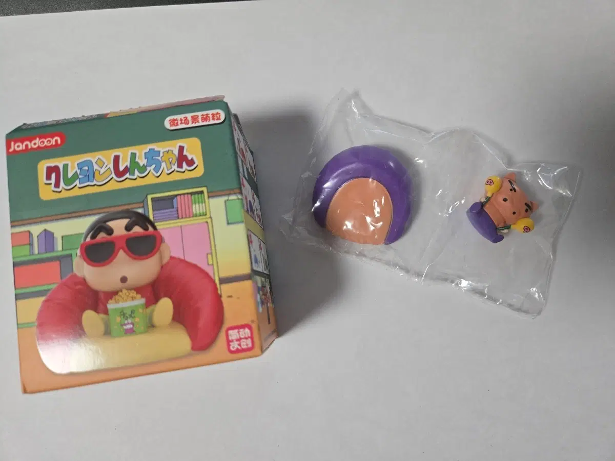 짱구 소파피규어(부리부리) 판매합니다(새제품)