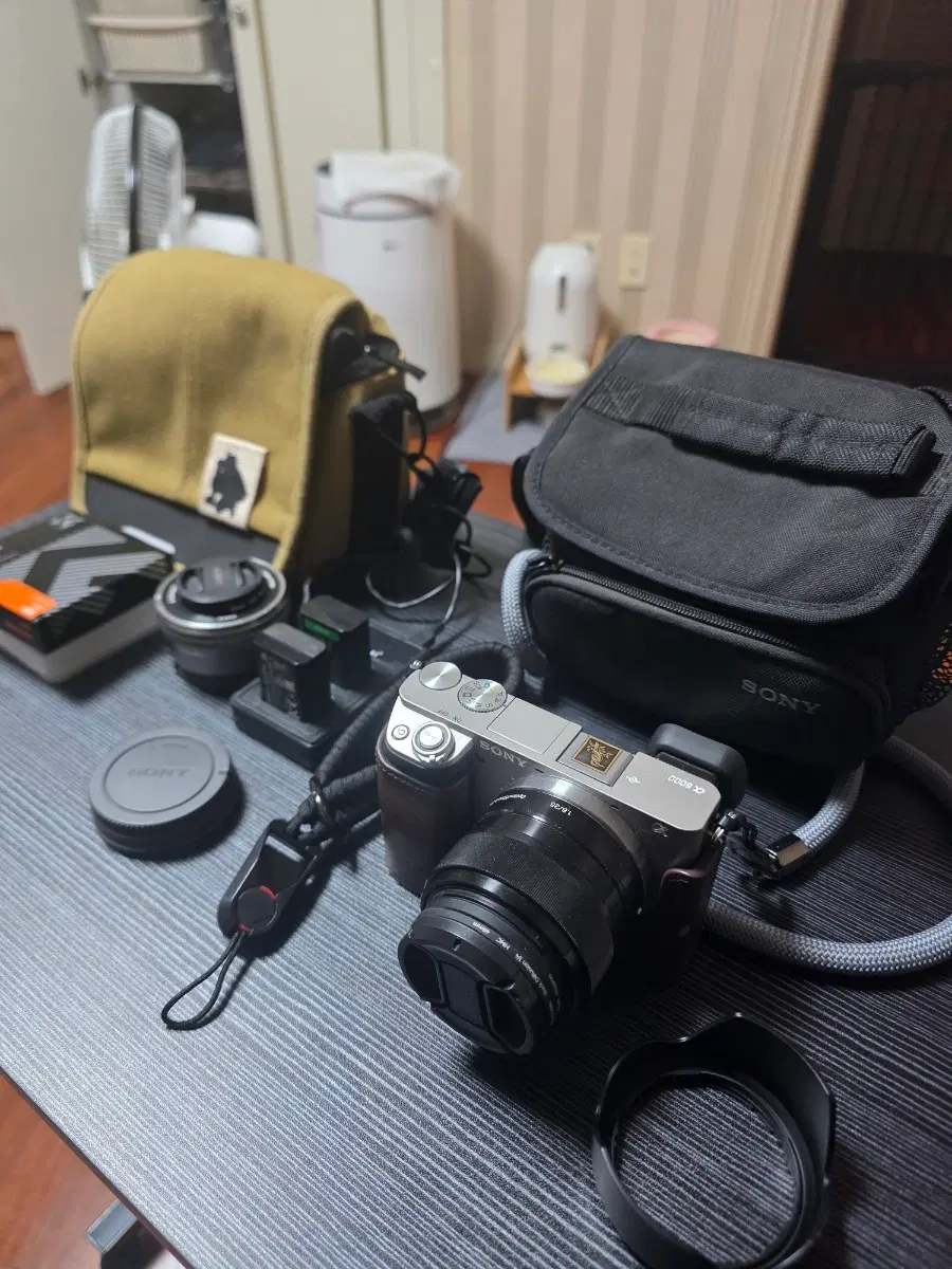 소니 a6000+카페렌즈 외 구성품 일괄판매