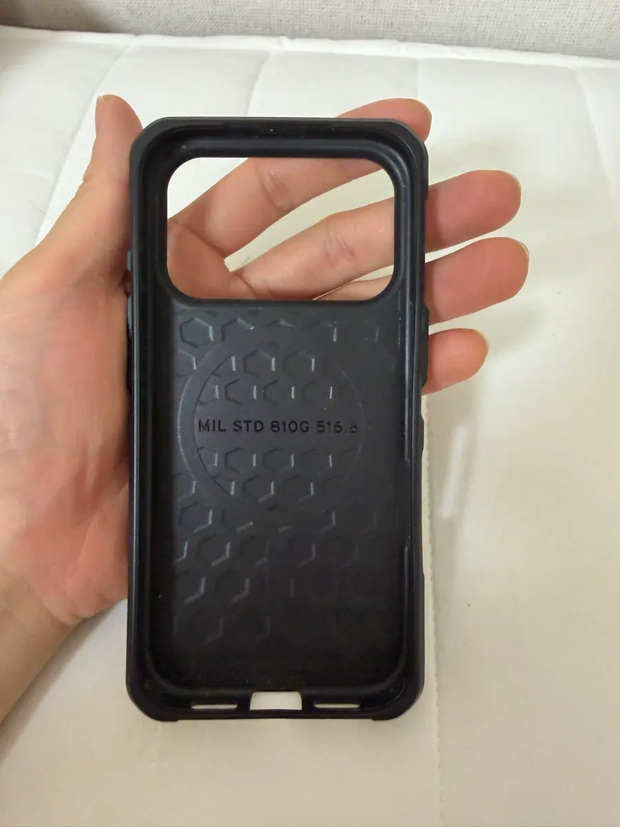 UAG 아이폰 17프로 메트로폴리스 케이스