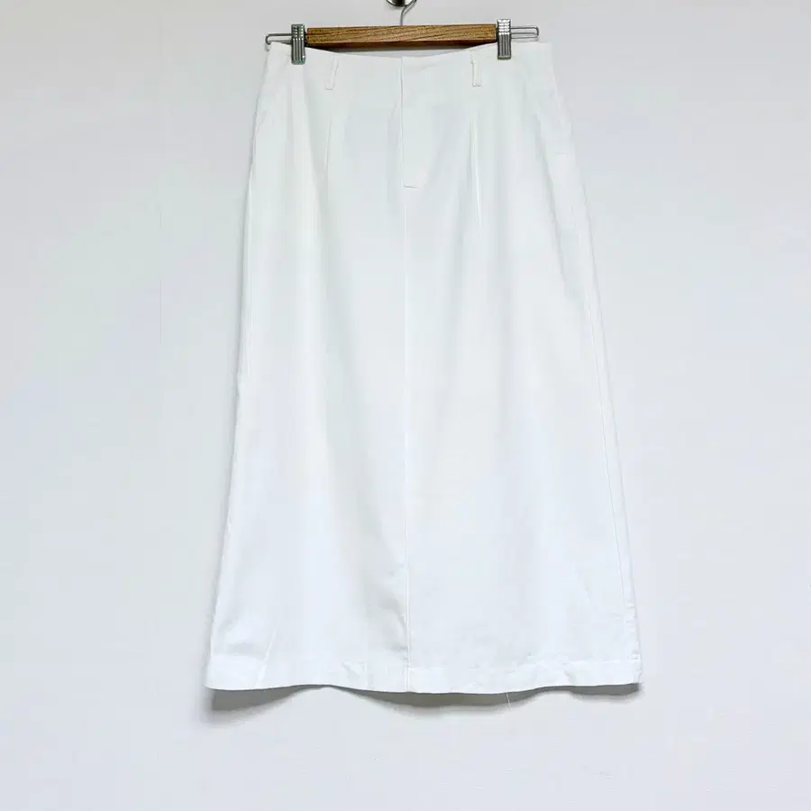 화이트 A라인 롱스커트
