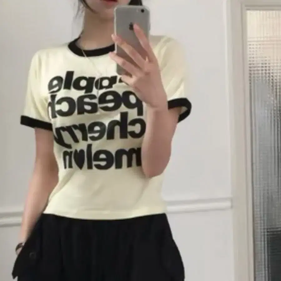 에이블리 반팔 애플 배색 반팔티셔츠 노랑