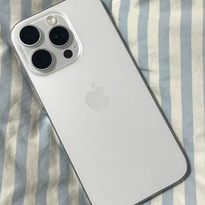 아이폰 16 프로 pro 실버 화이트 티타늄 256GB + 케이스티파이 메종 키츠네 케이스