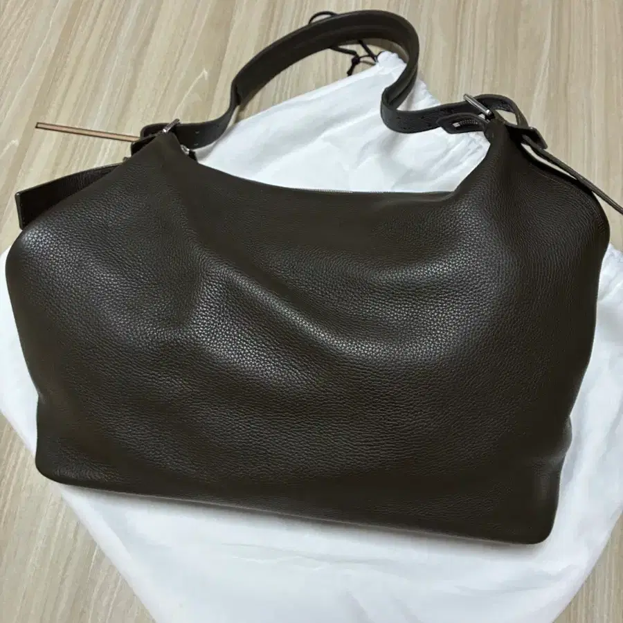 os) 르메르 호보백 다크 토바코(다크 브라운) 24fw