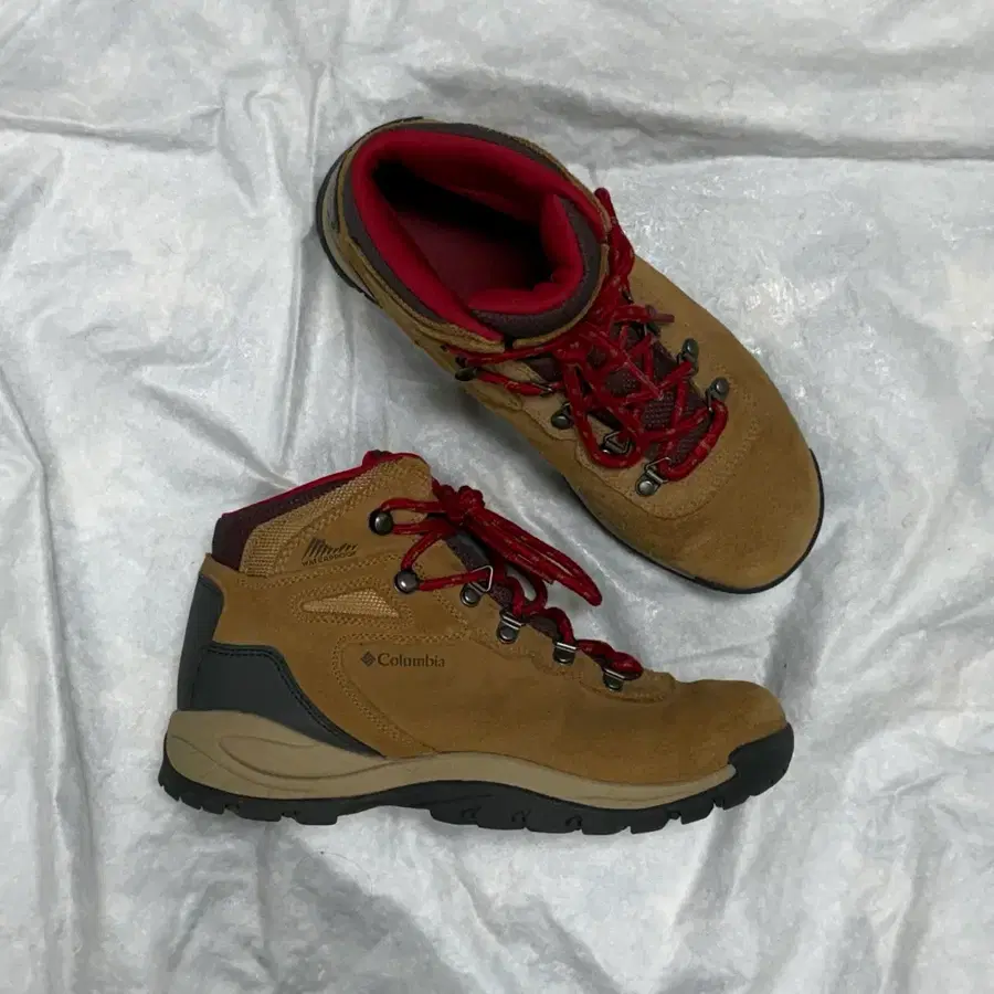 Columbia Women's Newton Ridge Plus Waterproof Amped Hiking Boots Sz 7.5W(245)