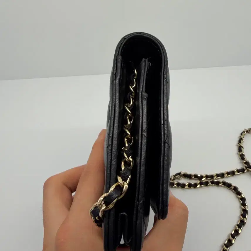 샤넬 까멜리아 woc 블랙 체인백 사진 5