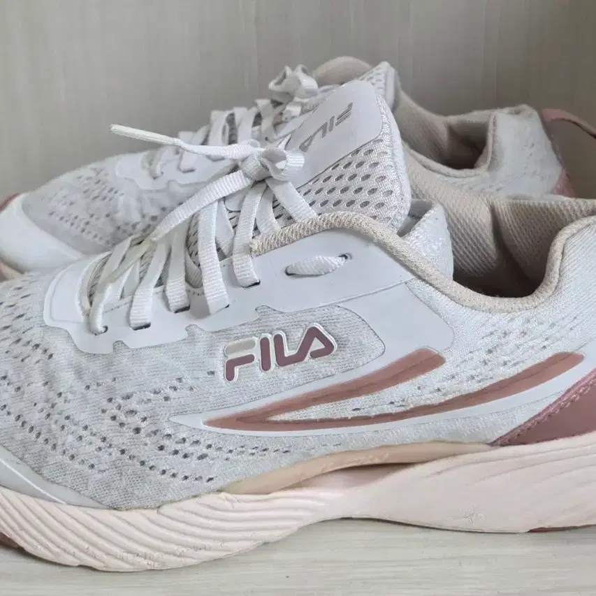 타임세일!!!! FILA 여성 운동화 255