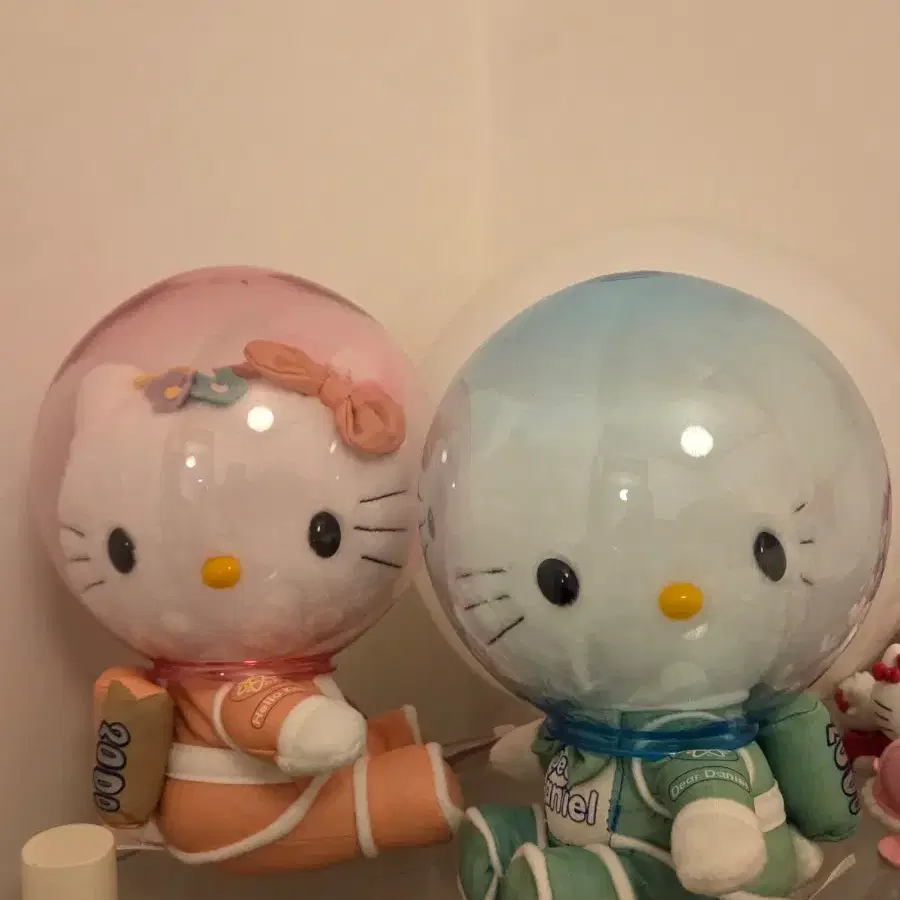 고전 우주복 키티 다니엘