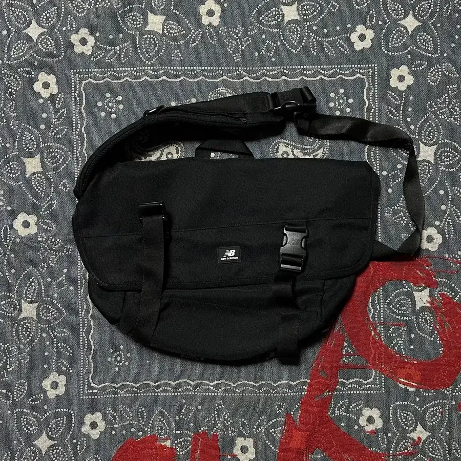 뉴발란스 / 크로스 백 OS