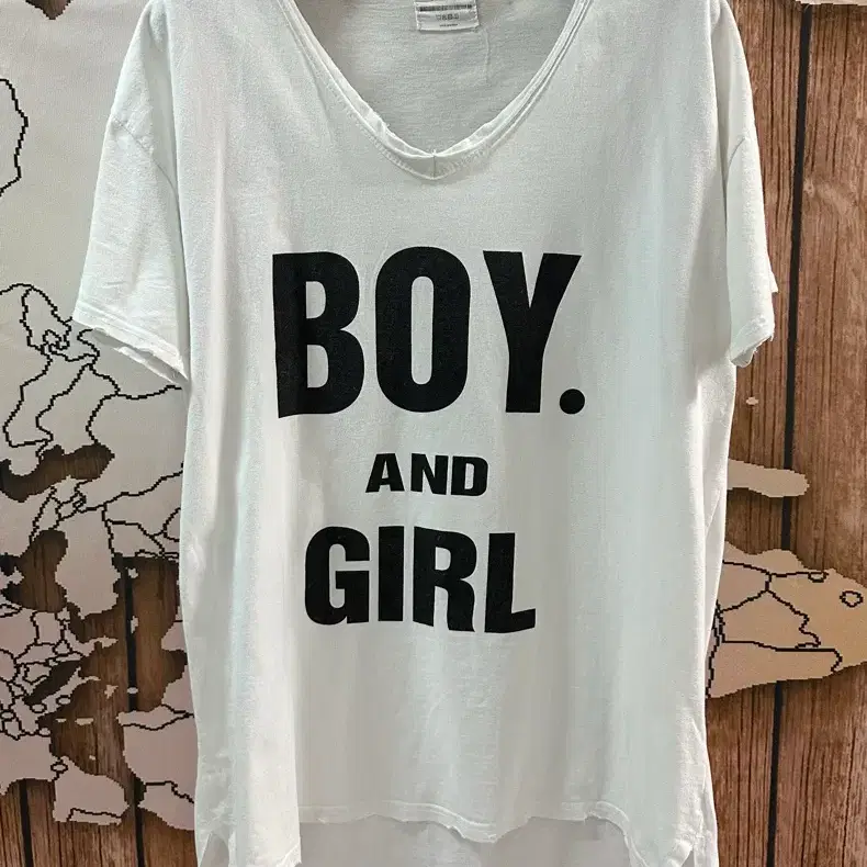 H&C BOY AND GIRL 레터링 화이트 브이넥 반팔티 Y2K
