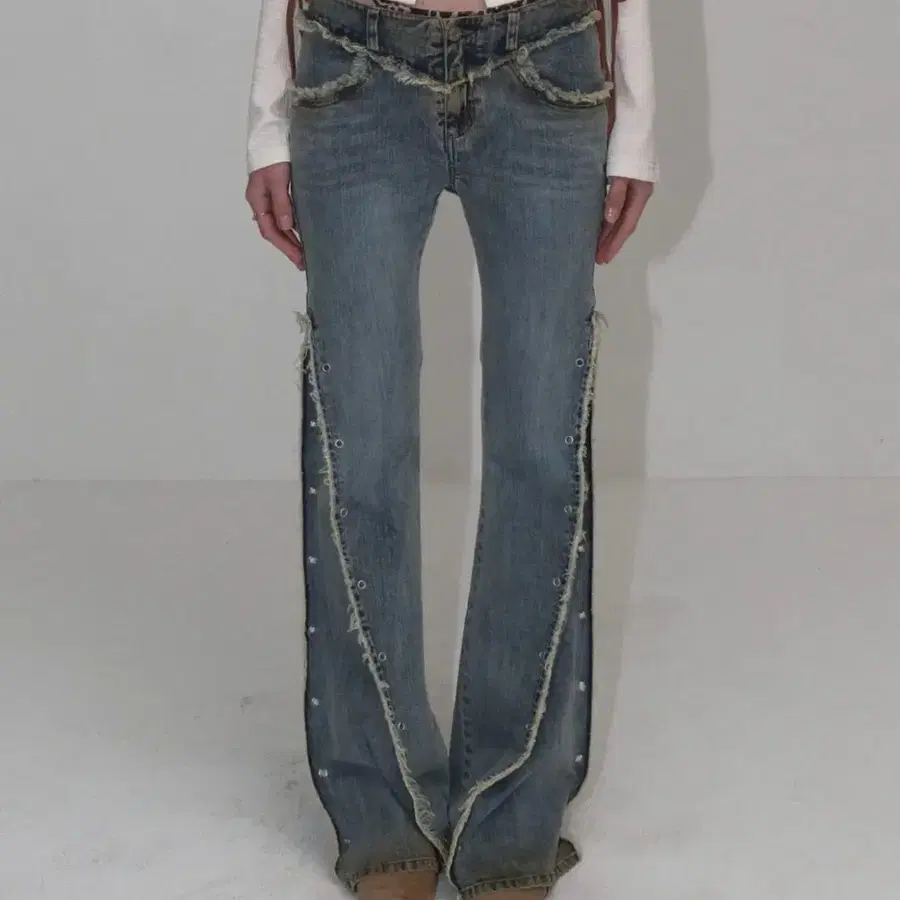 오디너리홀리데이 부츠컷 바지