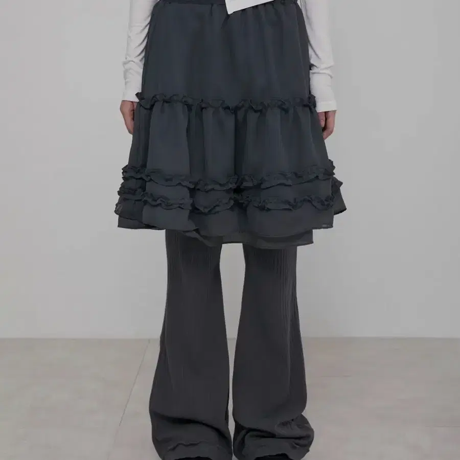 플레어업 러플 스커트 팬츠 그레이 3-Layered Ruffle Skirt Pants