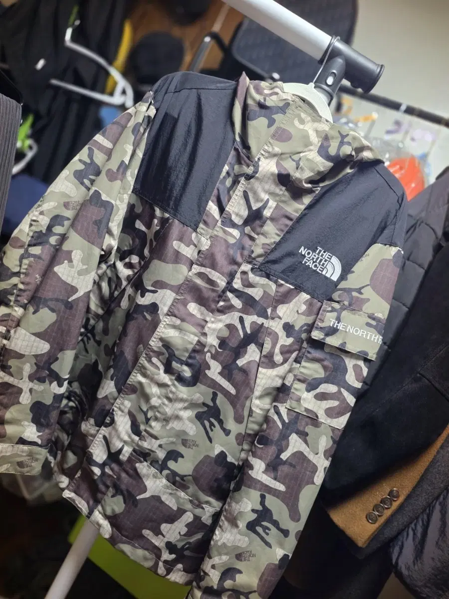 노스페이스 카모 바람막이 M