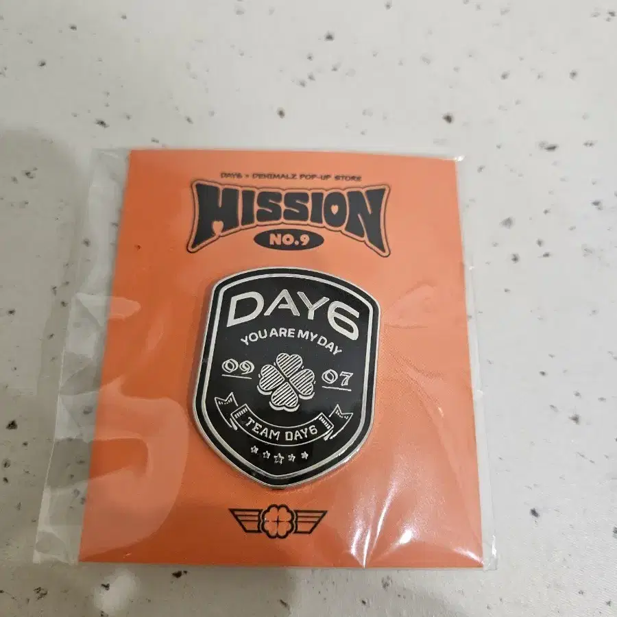 데이식스 HISSION 배지