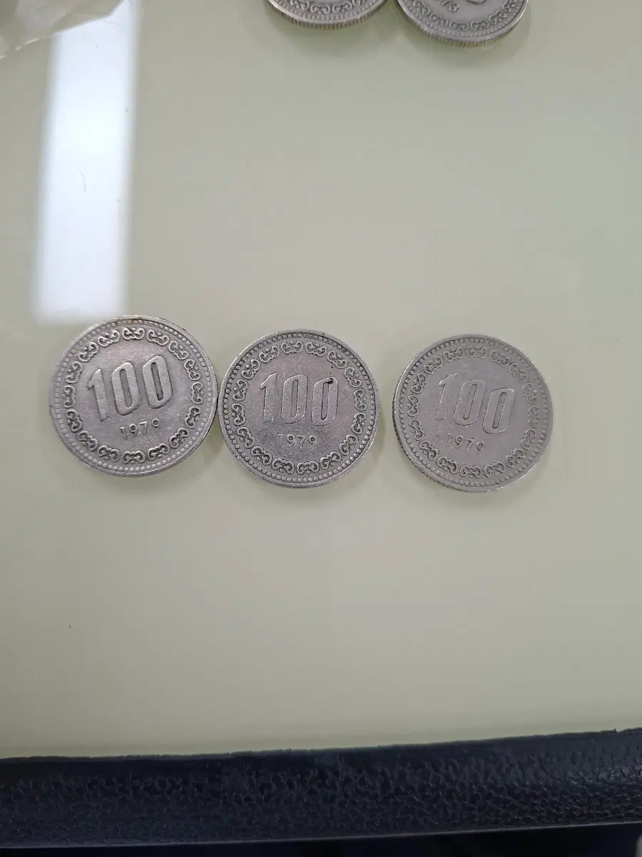 1979년도 100원 3개