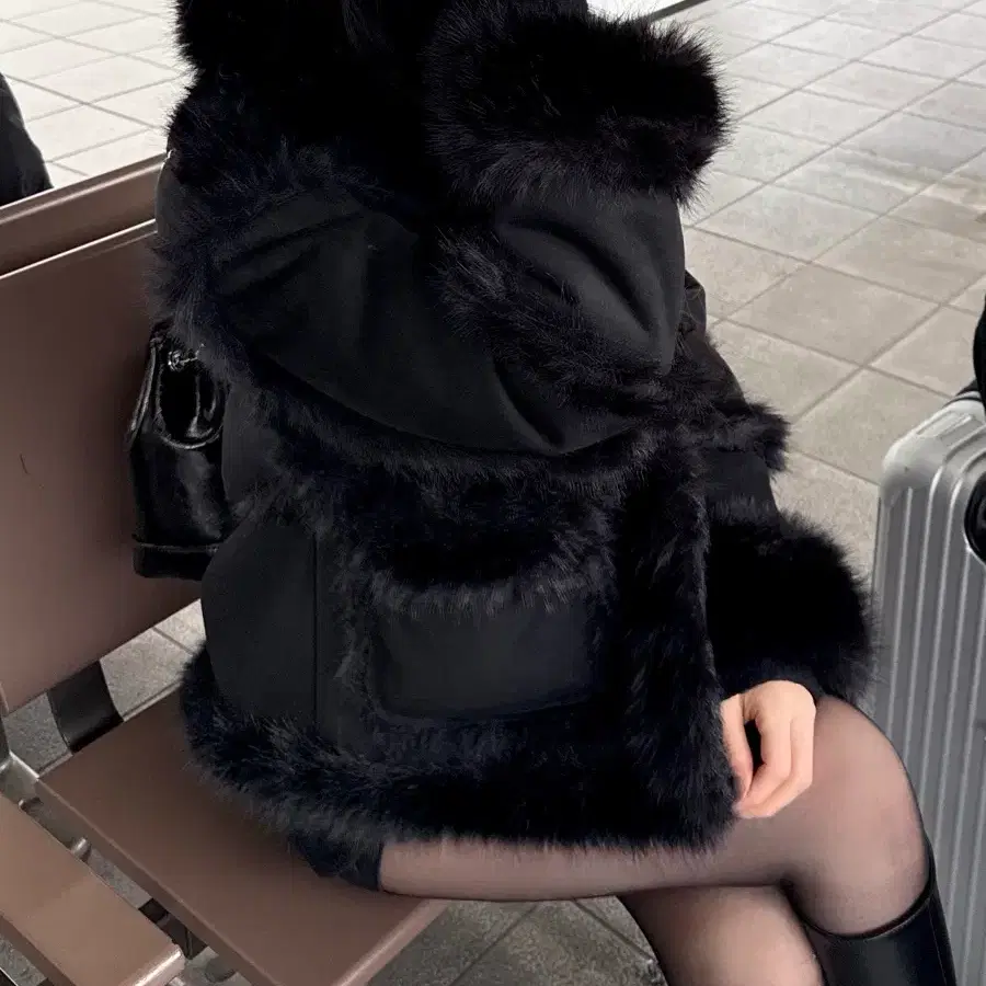 카키포인트 시어링 퍼 무스탕 블랙