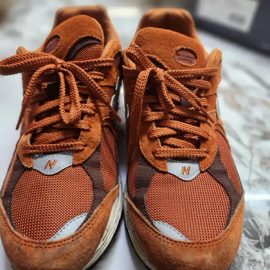 뉴발란스 2002R 러스트 옥사이드 270
