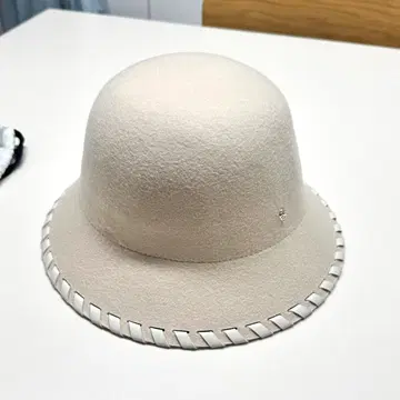ヘレンカミンスキー リアナベージュ（新商品級）