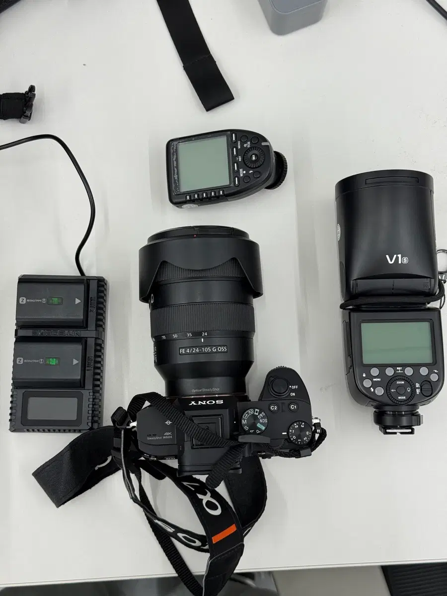 소니 카메라 a7m3 + 24-105 렌즈 + V1 플래시 + 충전기