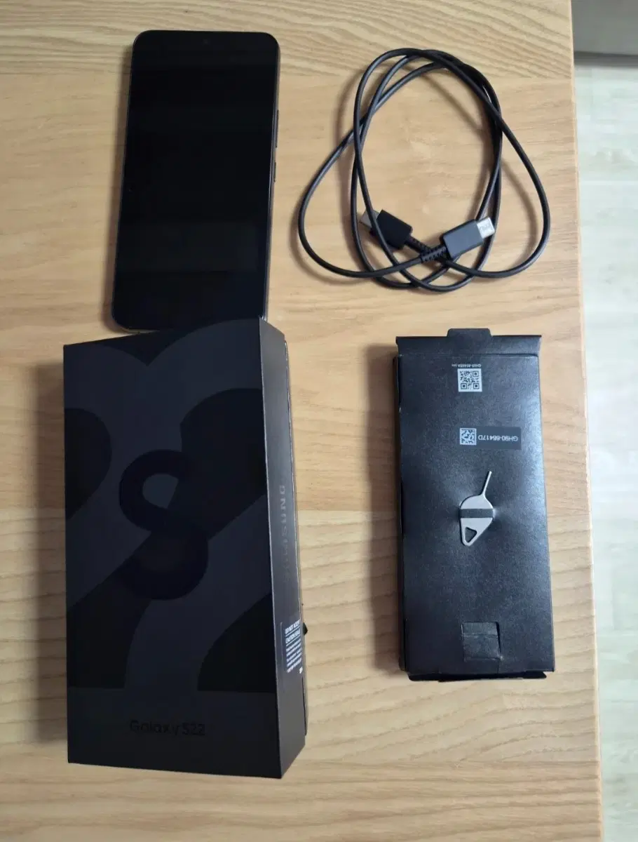 삼성 갤럭시 S22 블랙 256GB / RAM 8GB 판매합니다!