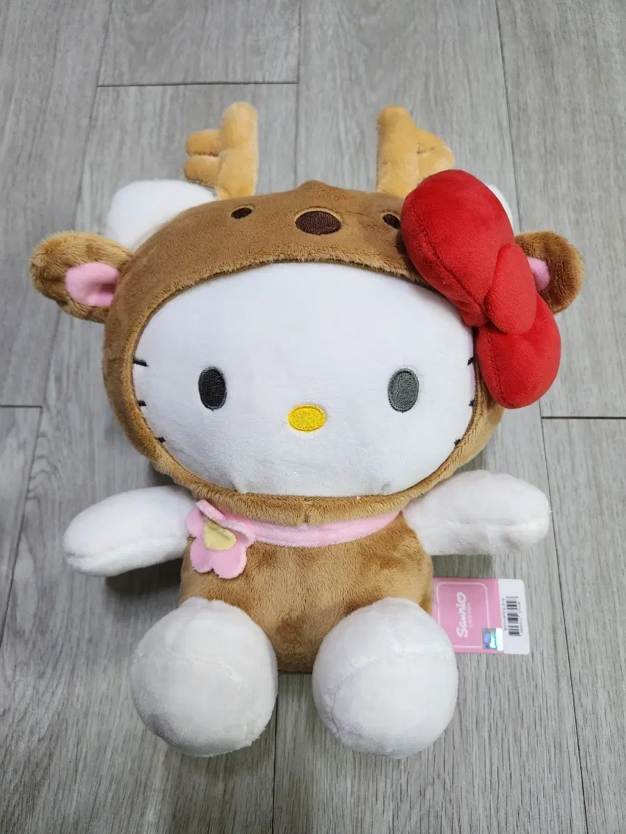 헬로키티 꽃사슴 인형