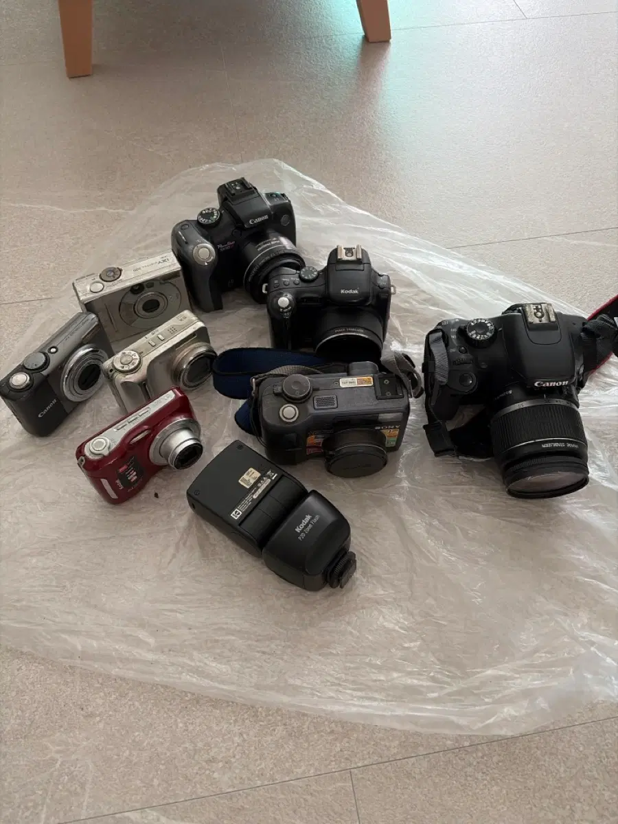 구형디카 판매캐논/코닥 빈티지 디카 8대 일괄판매 / IXY 300 / SX10 IS / 550D 외 / 작동미확인