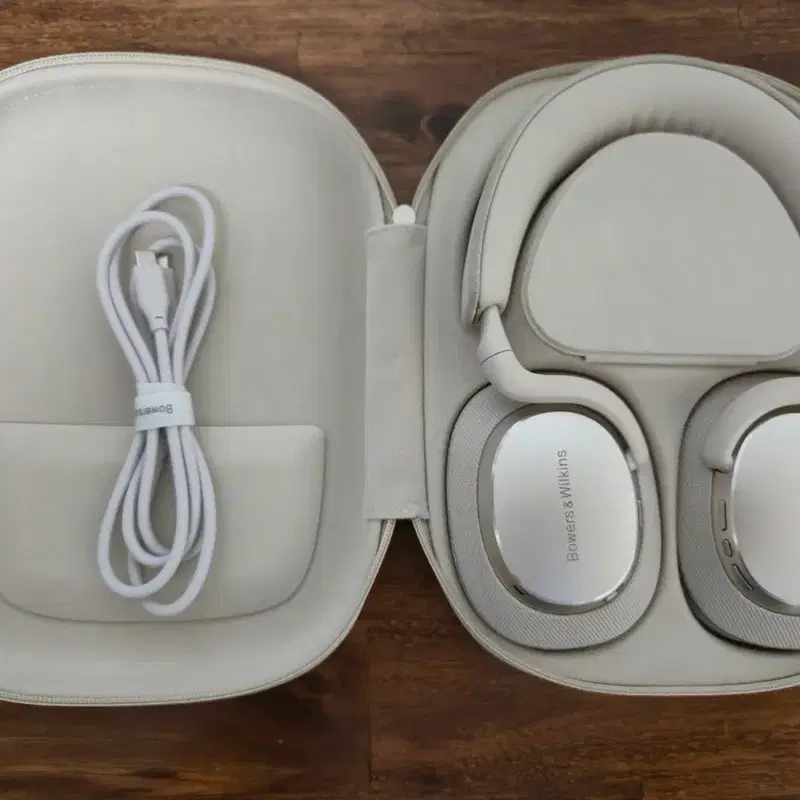 Bowers & Wilkins Px7 S3 헤드폰 베이지색