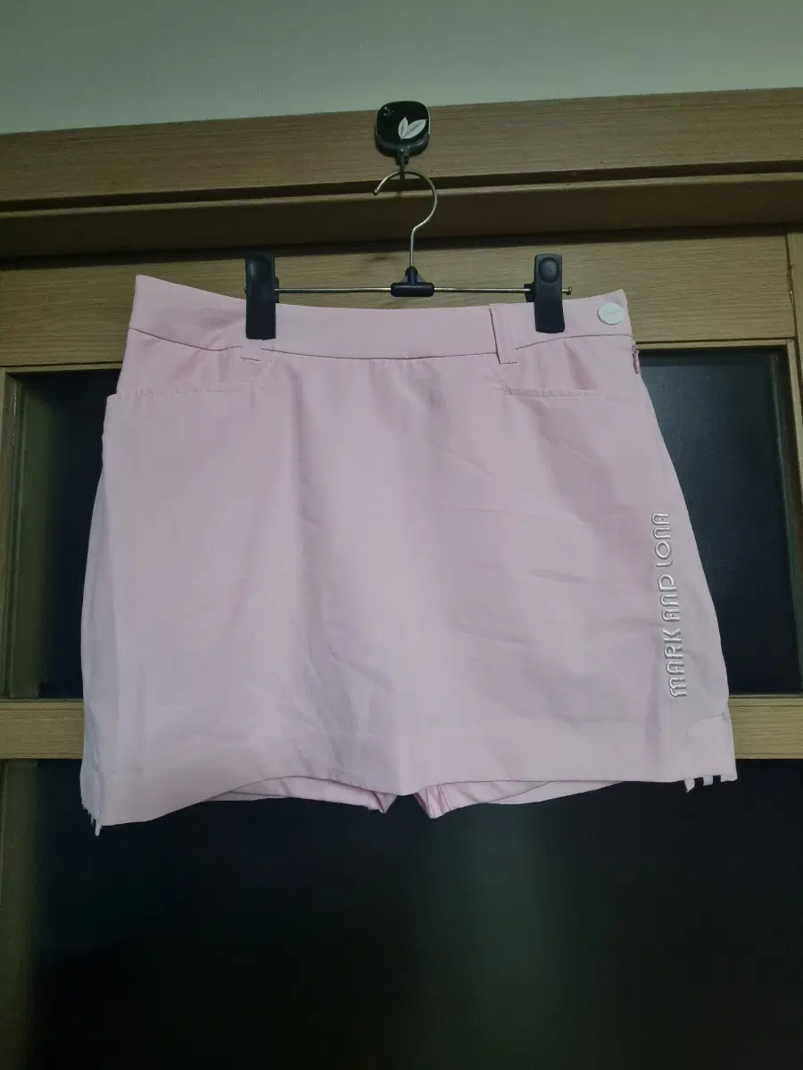 마크앤로나 핑크 골프 치마 m