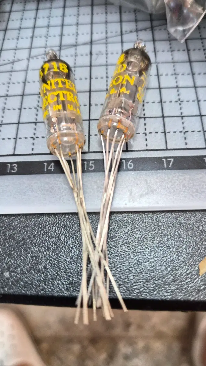 진공관 5718 UNITED ELECTRON