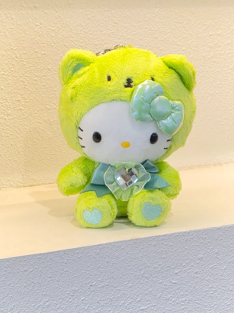 정품)키티 크리스탈 탄생석 인형 8월