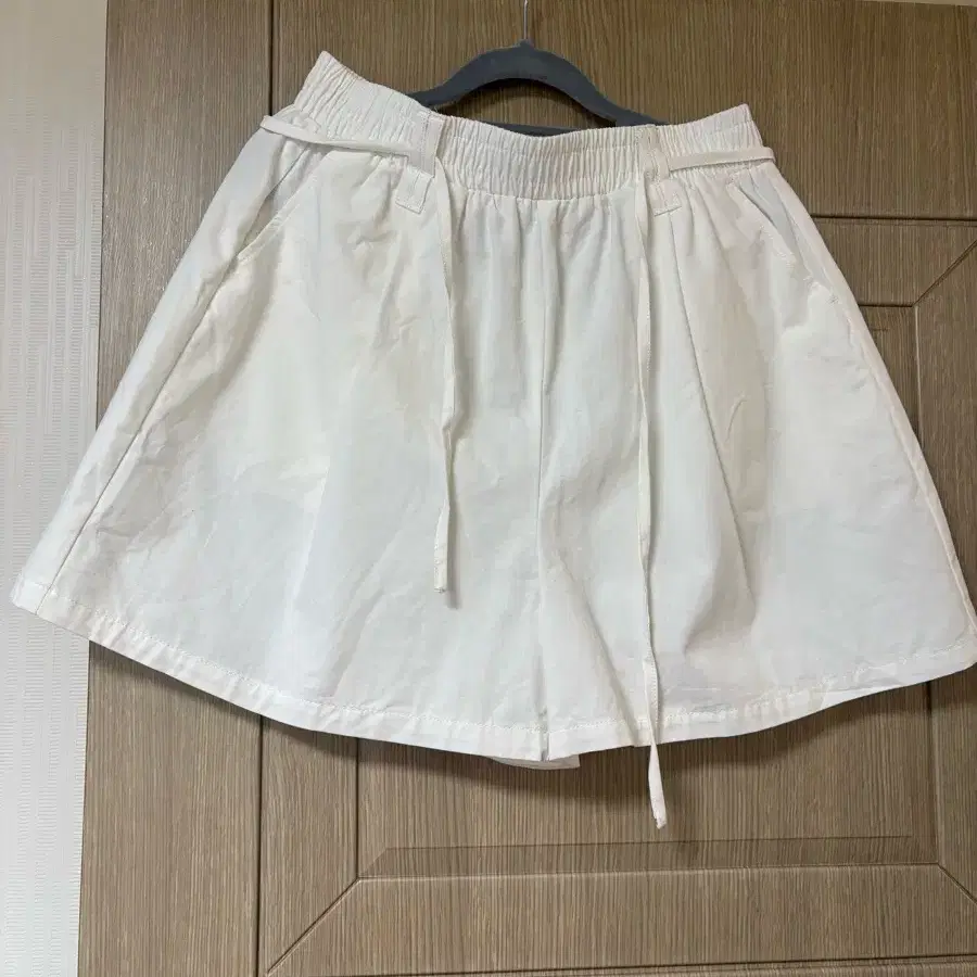 제이스타일 흰색 반바지