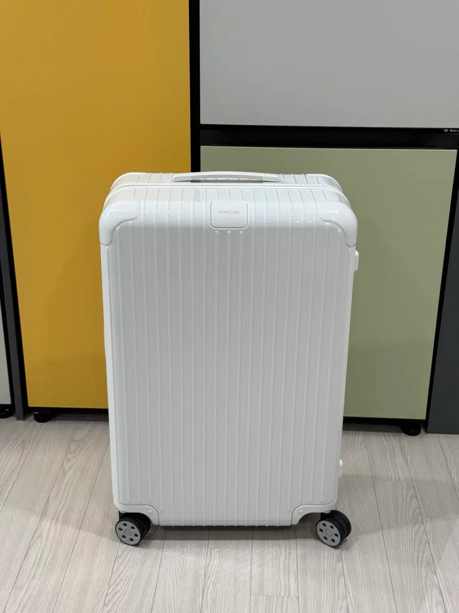리모와 에센셜 체크인L 화이트